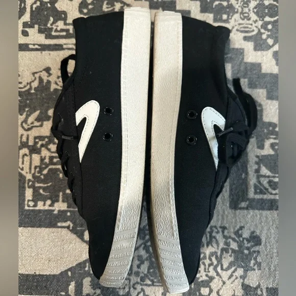 Tretorn Black Canvas Sneaker Size 9 - Picture 1 of 4